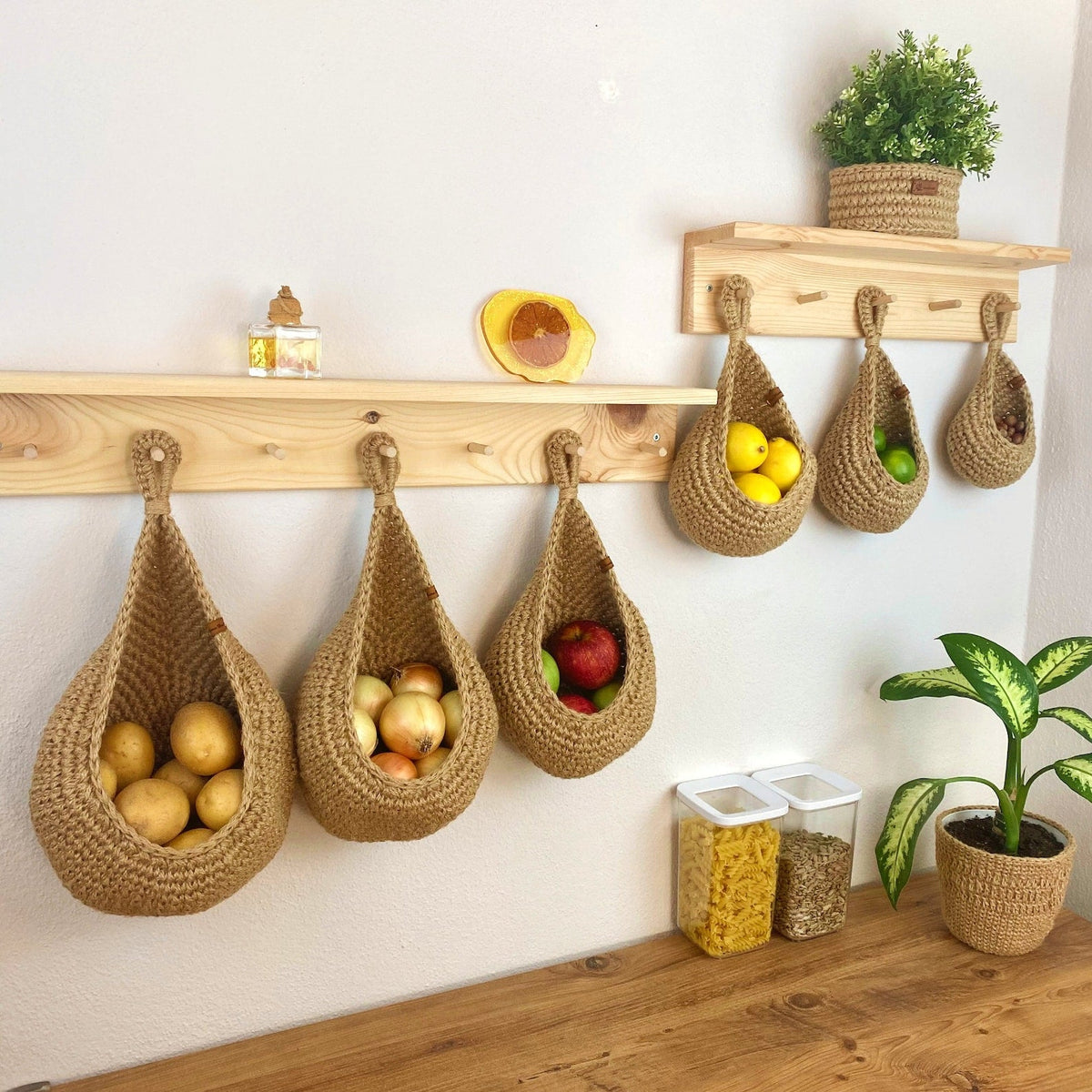 Lipeed Hangende fruitmand met 3 etages, keuken/fruithangmand van metaal, opbergmand, organizer, voor fruit, groenten en planten Lipeed Hangende fruitmand met 3 etages, keuken/fruithangmand van metaal, opbergmand, organizer, voor fruit, groenten en planten